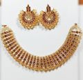 Tea pink colour artificial jewellery set of round crystal earrings and chowker neckless for girls and woman for weddngs paties and eid festivals in low price. 
