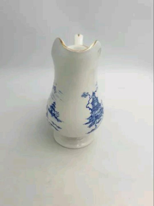 (H).%20VTG%20ROYAL%20WINTON%20FINE%20CERAMIC%20GIFTWARE%20JUG%20BLUE%20&%20WHITE%20WILLOW%20ORIENT%20PATTERN%20WITH%20GOLD%20ADGE%20TRIM%20-%20Image%203