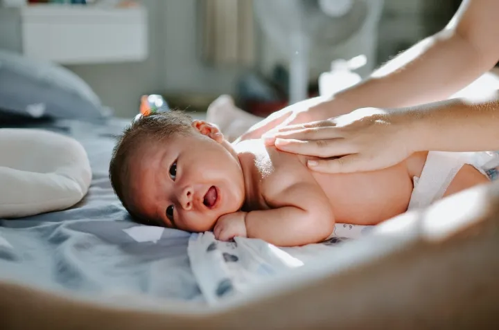Neocare%20Baby%20Diaper%20Newborn%20(0%E2%80%934kg)%20%7C%2020%20Pcs%20%7C%20Ultra%20Soft%20&%20Super%20Absorbent%20%7C%20Breathable%20Baby%20Diaper%20%7C%20Leak%20Guard%20%7C%20Comfortable%20Newborn%20Disposable%20Diapers%20-%20Image%203