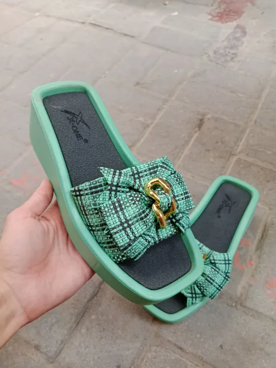 girls%20sandals%20-%20Image%202