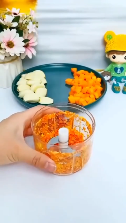 Electric Mini Food Chopper 250ml with Three Ultra Sharp Blades USB Rechargeable Wireless Speedy Food Processor Meat, Ginger, Spices, Garlic Portable Mini Chopper Machine Multipurpose - Ramadan Essentials - Ramadan Offer
