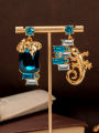1 Pair of Vintage Inlaid Blue Rhinestone Ab Reptile-Shaped Exquisite Earrings Suitable for Women's Daily Wear and as a Birthday  for a Girlfriend. 