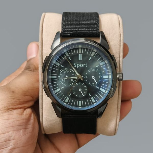 Men's%20Casual%20Sport%20Watch%20%E2%80%93%20Fabric%20Canvas%20Strap%20with%20Round%20Dial%20%7C%20Cool%20&%20Durable%20Wristwatch%20-%20Image%204