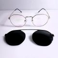 Eye frame with polarized attachment mirror. 