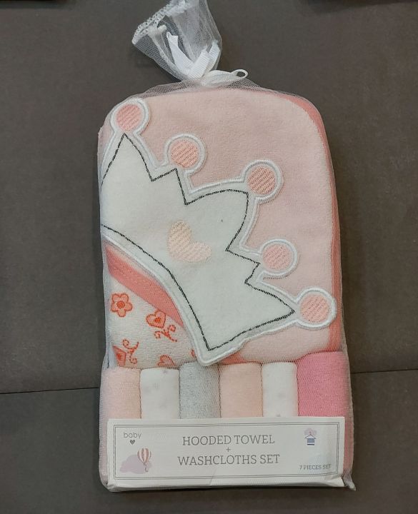 Baby%20hooded%20towel%20and%20face%20towels%20-%20Image%203