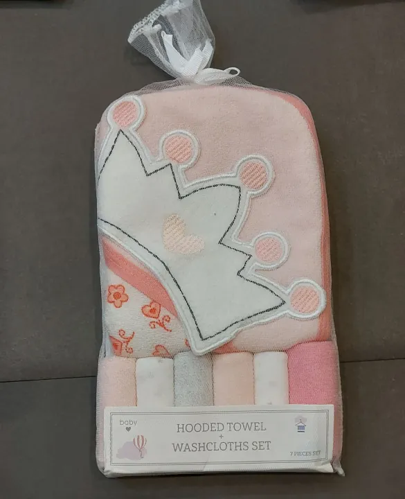 Baby%20hooded%20towel%20and%20face%20towels%20-%20Image%203
