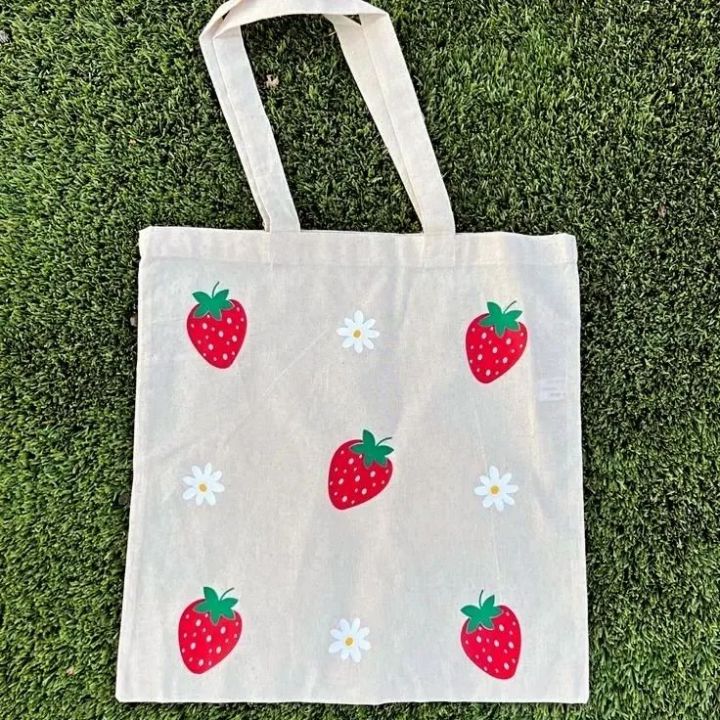 Stylish%20hand%20painted%20customized%20tote%20bag%20%7C%20ECo%20friendly%20tote%20bag%20%7C%20tote%20bag%20for%20university%20students%20-%20Image%205