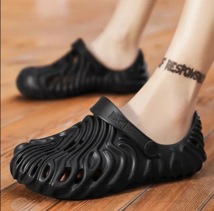 Chinese Crocks EVA Sandals Best Quality Mens Crocks Breathable Sandals Anti Slip Beach Wear Slippers