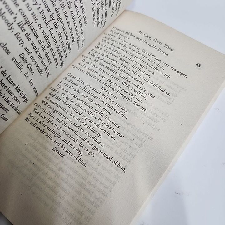 Julius%20Caesar%20(%20Penguin%20Classics%20)%20by%20William%20Shakespeare%20-%20Image%204