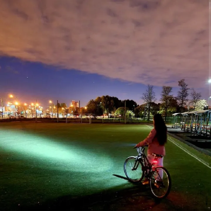 NATFIRE%2010000mAh%20Bicycle%20Light%20with%20Battery%20Indicator%20USB%20Rechargeable%20Bike%20Light%20Set%208%20LED%20Flashlight%20-%20Image%204
