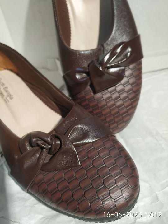 Ladies%20Full%20Lofar%20%7C%20Exclusive%20Design%20Ladies%20Full%20Shoe%20Lofar%20Cutting%20for%20Women%20and%20Girls%20%7C%20Chocolate%20and%20Black%20Color%20Ladies%20Lofar%20Shoes%20-%20Image%202