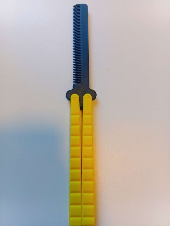 Butterfly%20Comb%20%E2%80%93%20Folding%20Balisong%20Style%20Hair%20Comb%20%7C%20Fidget%20Trainer%20-%20Image%205