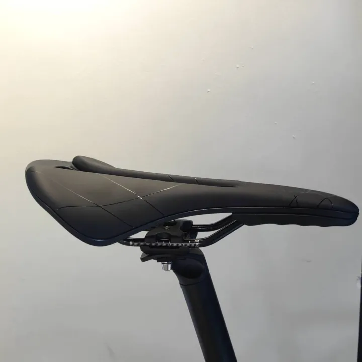 2025NEW%20Bicycle%20Saddle%20Breathable%20Hollow%20Design%20PU%20Leather%20Soft%20Comfortable%20Seat%20MTB%20Mountain%20Road%20Bike%20Cushion%20Cycling%20Parts%20-%20Image%205