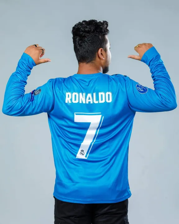 Real%20Madrid%20Vintage%202017%20Kit%20Jersey%20-%20Image%202