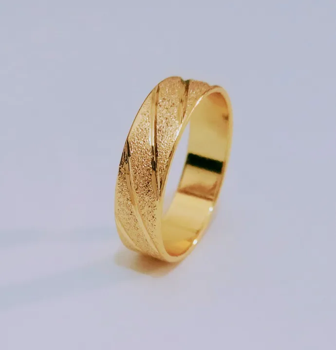 Golden%20ring%20%7C%20For%20men%20&%20women%20-%20Image%202