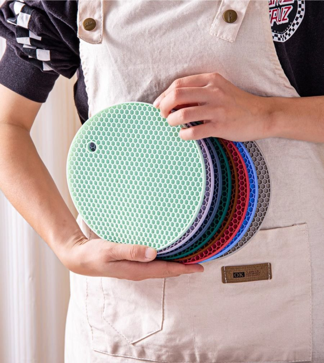 Table%20mat%20tool%20multifunctional%20kitchen%20silicone%20tableware%20mat,%20round%20anti%20slip%20and%20heat-resistant%20coffee%20cup%20coaster,%20pot%20holder%20-%20Image%202