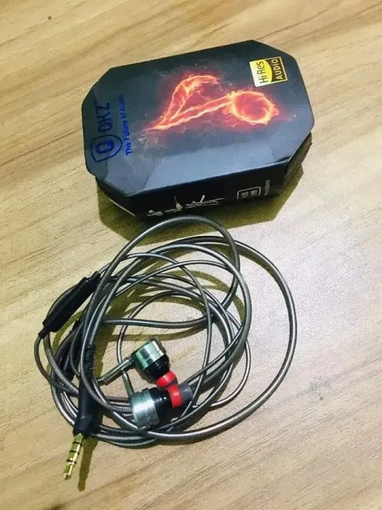 QKZ%20DM9%20HiFi%20In%20Ear%20Gaming%20Earphones%20Zinc%20Alloy%20Magnetic%20Stereo%20Bass%2012mm%20Driver%20-%20Image%205