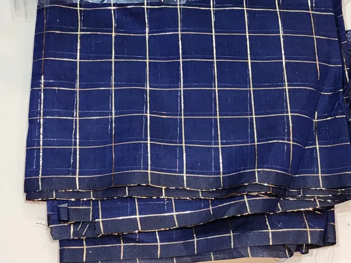 Elegant%20Indian%20Cotton%20Silk%20Check%20Saree%20with%20Blouse%20Piece%20-%20Perfect%20for%20Traditional%20Occasions%20-%20Image%202