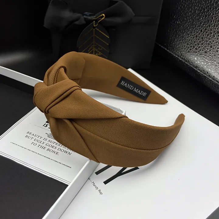 Retro%20and%20Versatile%20Headband%20for%20Women's%20Face%20Washing%20and%20Hair%20Pressing,%20High-End%20and%20Wide%20Edge%20Hair%20Tie%20Headband%20-%20Image%206