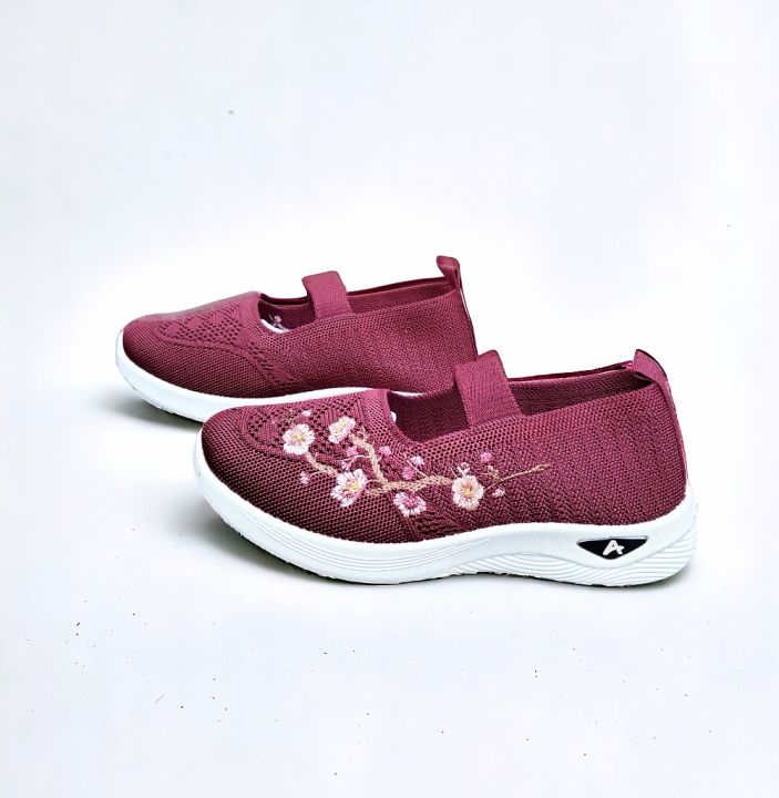 Women breathable cloth shoe soft stylish and flexible shoe for girls