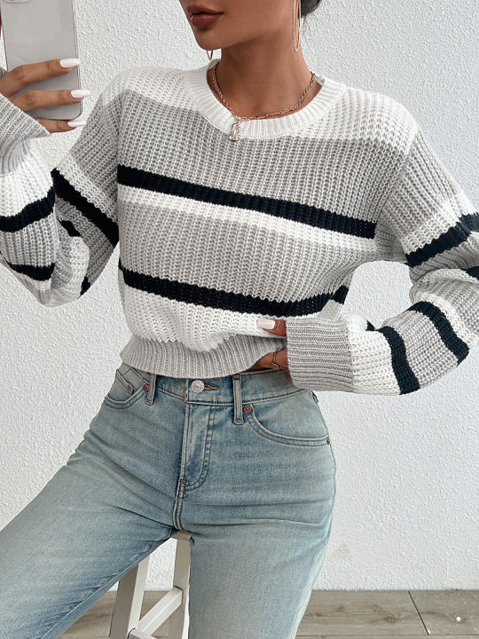 2024 autumn and winter hot sale new acrylic loose drop shoulder round neck color matching knitted long sleeve ladies sweater