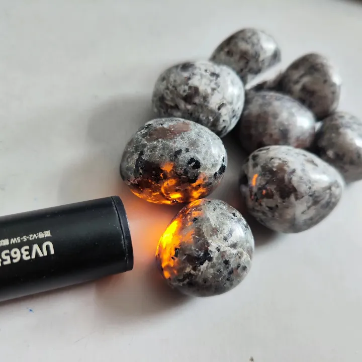 Natural%20Bright%20Yooperlites%20Flamestone%20UV%20Glowing%20Crystal%20Stone%20FireStone%20Fluorescent%20Sodalite%20Flame%20Stone%20Home%20Decoration%20Stone%20-%20Image%207