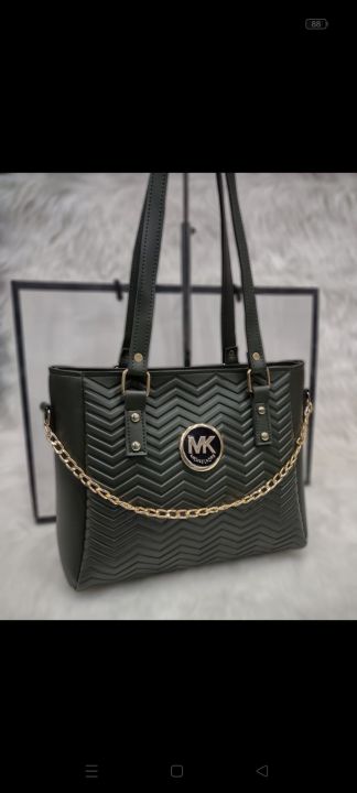 Bags 🎀 *🆕 Michael Kors Bags* . 🎀
✨ Good Quality 
✨Standard Size For Girls  & ladies..
✨ Size : Medium
✨ Inside Pocket..
✨ Inner Inside 
✨Long Shoulder Belt .
✨ Good Capacity 
✨ Material : High Quality Ragazine..
✨ *Made In Pakistan*