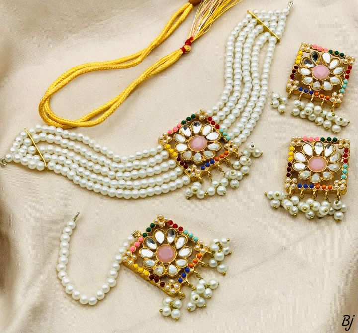 New Arrival🔥🔥🔥
Fancy Beautiful NAURATAN Pearls Choker Set With Earings And Tika😍😍😍
Best Quality✔️