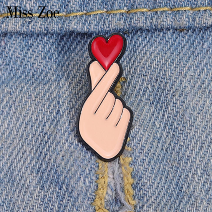 Hand Heart Gesture Enamel Pins Custom Sign Language Brooches Lapel Badges Jewelry for Lover