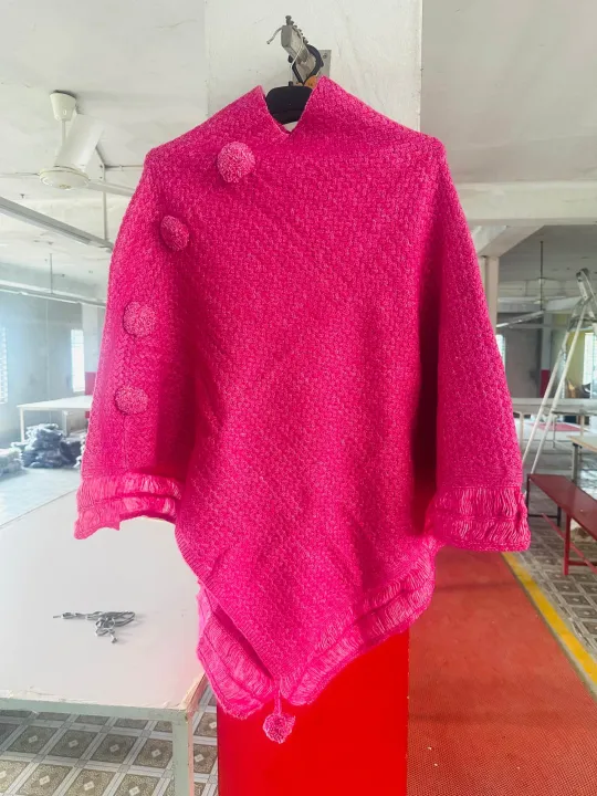 Women's%20Poncho%20Sweater%20Winter%20Collection%20Jacquard%20Knit%20Wool%20Blend%20Sleeveless%20V-Neck%20-%20Image%205