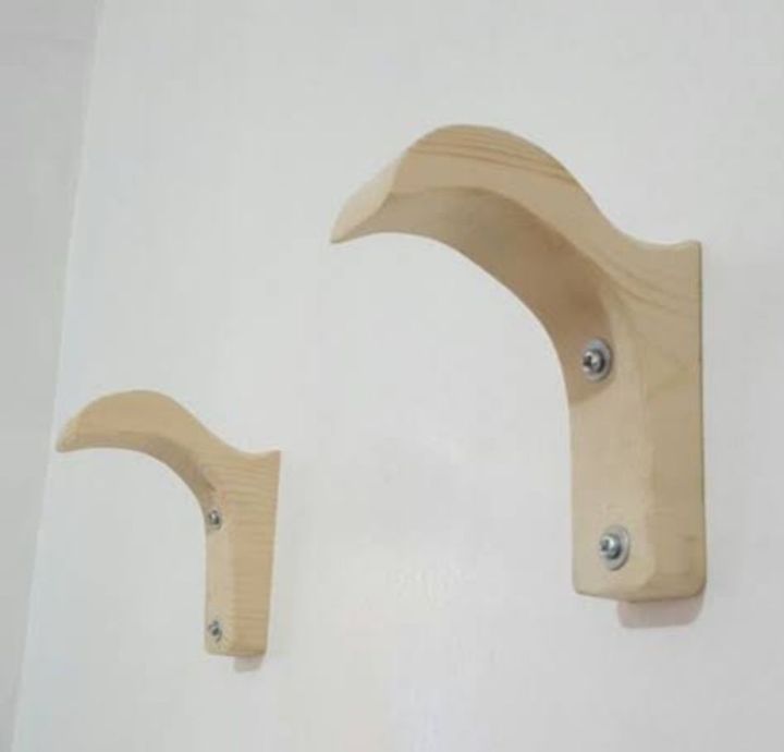 Wooden%20Helmet%20Holder%20-%20Image%204