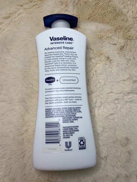 Vaseline%C2%AE%20Intensive%20Care%E2%84%A2%20Advanced%20Repair%20Unscented%20Lotion%20-%20Image%203
