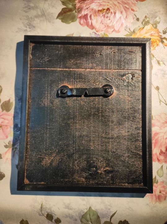 custom%20DIY%20YouTube%20play%20button%20show%20piece%20using%20room%20decorations%20-%20Image%204