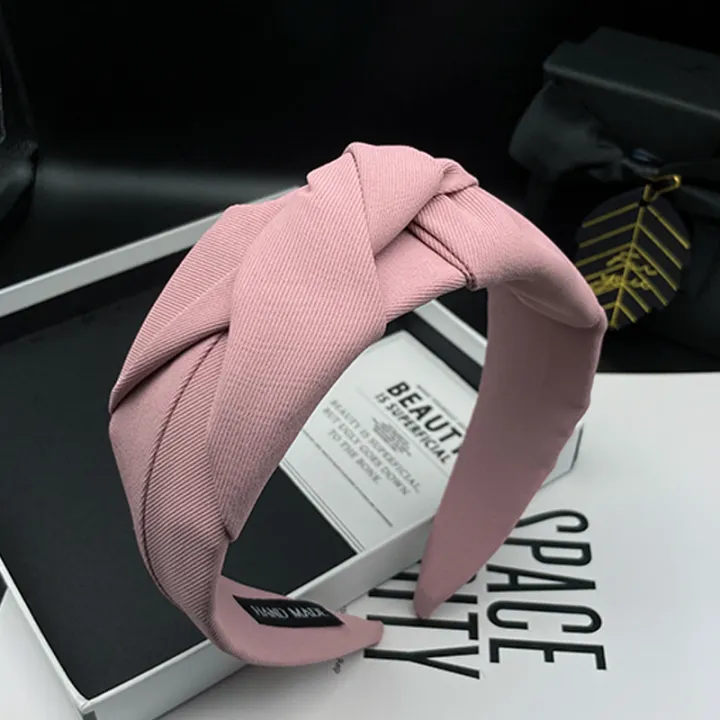 Retro%20and%20Versatile%20Headband%20for%20Women's%20Face%20Washing%20and%20Hair%20Pressing,%20High-End%20and%20Wide%20Edge%20Hair%20Tie%20Headband%20-%20Image%205