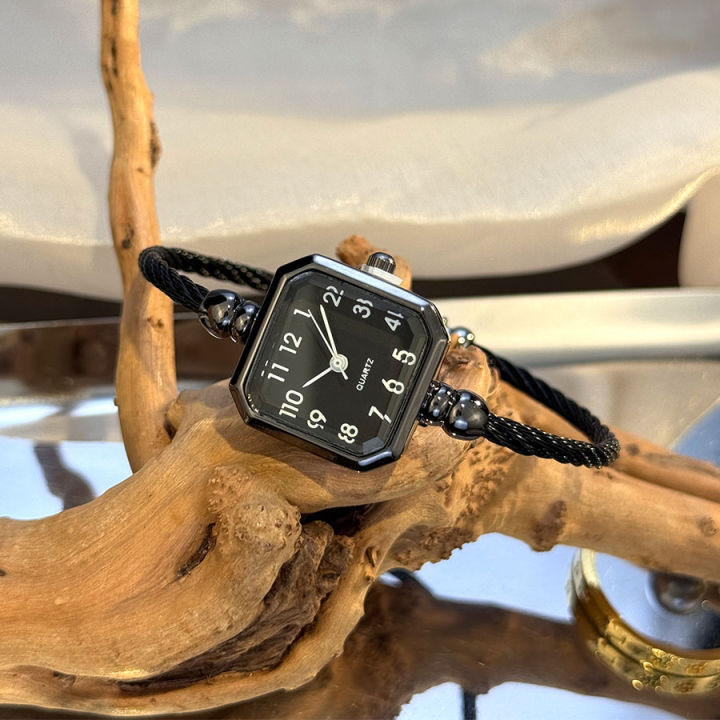 New%20Fashionable%20Casual%20Digital%20Square%20Miniature%20Ladies%20Quartz%20Watch%20Open-Ended%20Bracelet%20Watch%20Stylish%20Compact%20Timepiece%20-%20Image%205