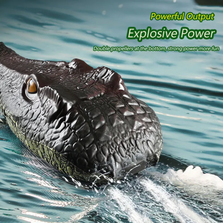 Realistic%20Crocodile%20&%20Python%20RC%20Boat%20-%202.4GHz%20Waterproof%20Remote%20Control%20Animal%20Ship,%20High-Speed%20Pool%20Toy%20%20for%20Kids%20Adults%20-%20Image%204