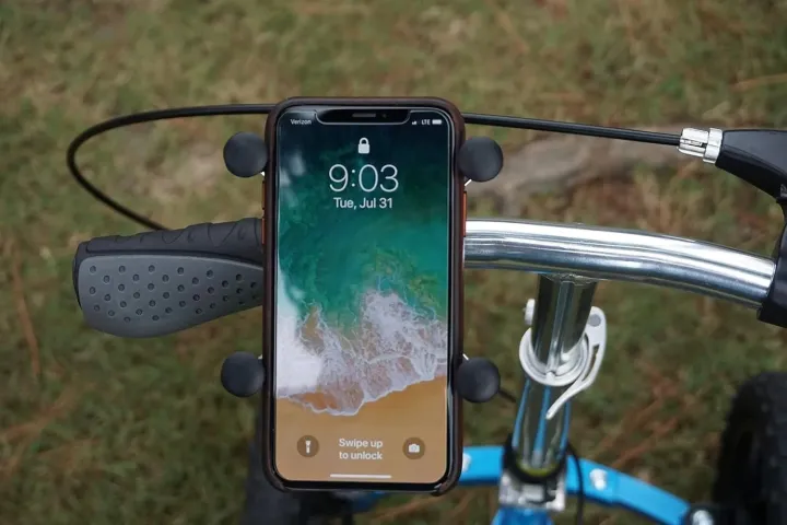 Universal%20Bike%20&%20Bicycle%20Mobile%20Phone%20Mount%20Holder%20-%20Image%205