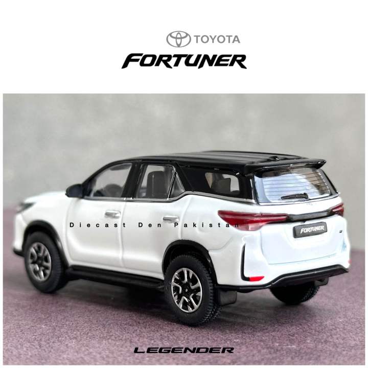 Toyota%20Fortuner%20Legender%20White%20(7%20CM)%20Diecast%20Model%20-%20Image%203