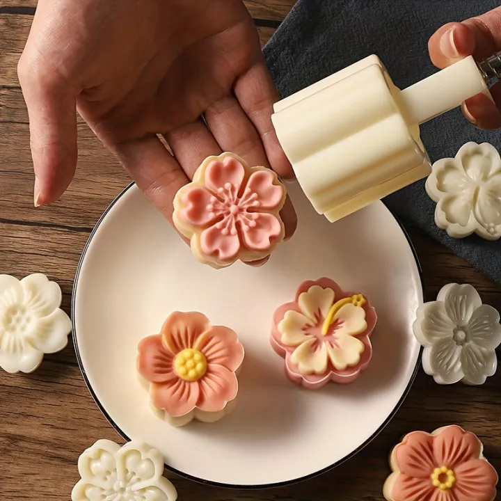Mooncake%20Press%20Molds,Mid%20Autumn%20FestivalMooncake%20Mold%20Set%2050g%20Flower%20Moon%20Cake%20Mold%20with4Pcs%20Stamps%20-%20Image%204
