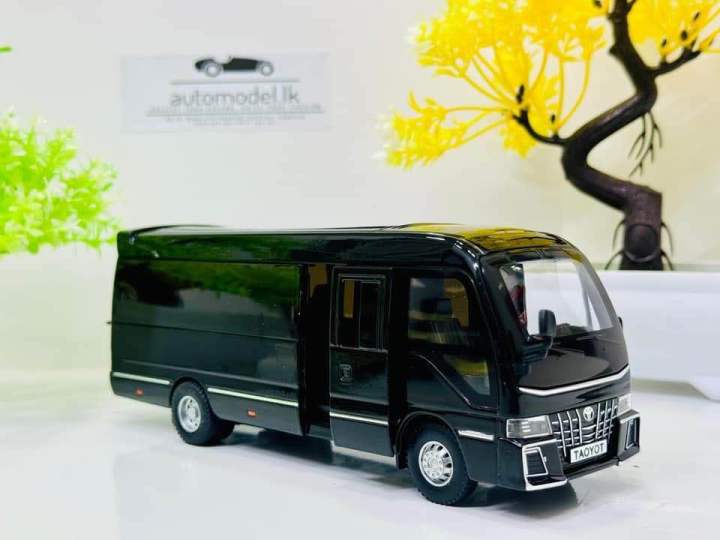 1:24%20Toyota%20Coaster%20Die%20Cast%20Bus.%20-%20Image%203