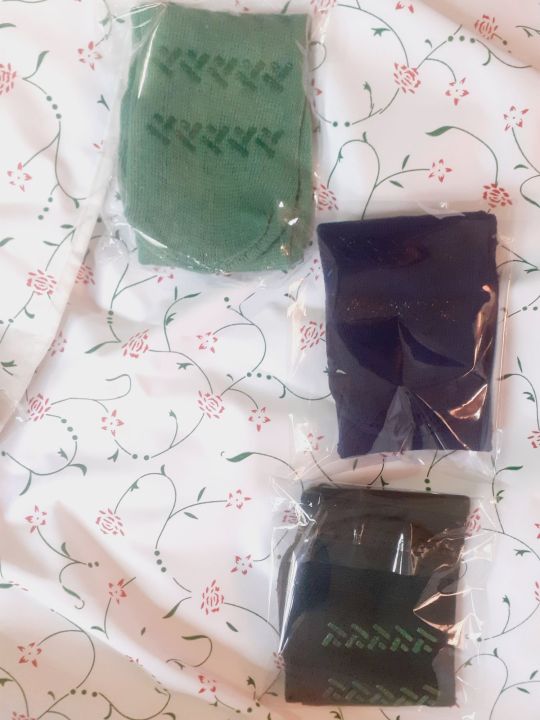 3%20Pair%20Anti%20Slip%20Grip%20Non%20Skid%20Crew%20Cotton%20%20Socks%20-%20Image%203