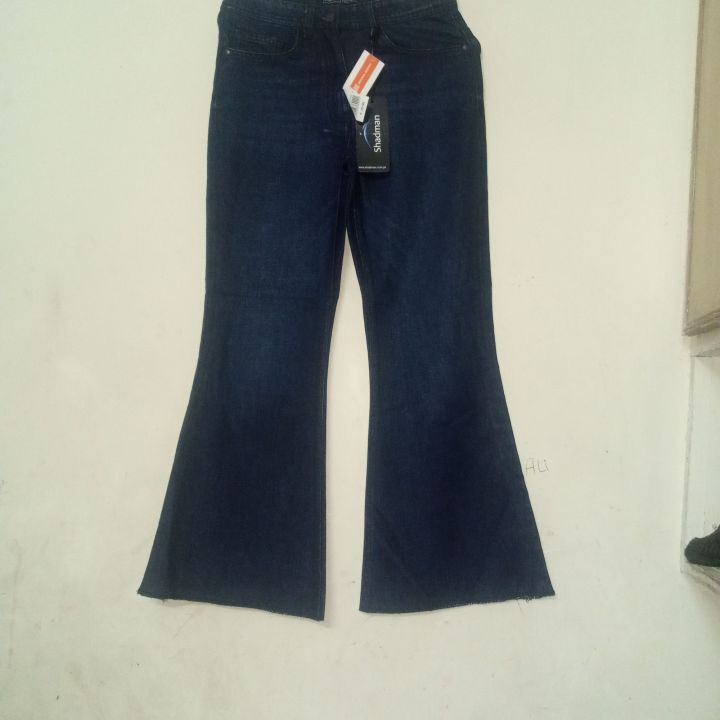 Bell%20Bottom%20jeans%20for%20women%20-%20Image%204