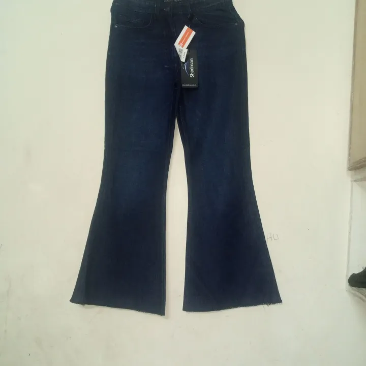 Bell%20Bottom%20jeans%20for%20women%20-%20Image%204