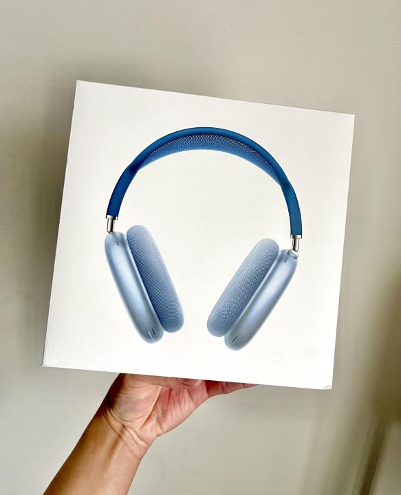 A-p-p-l-e AirPods Max