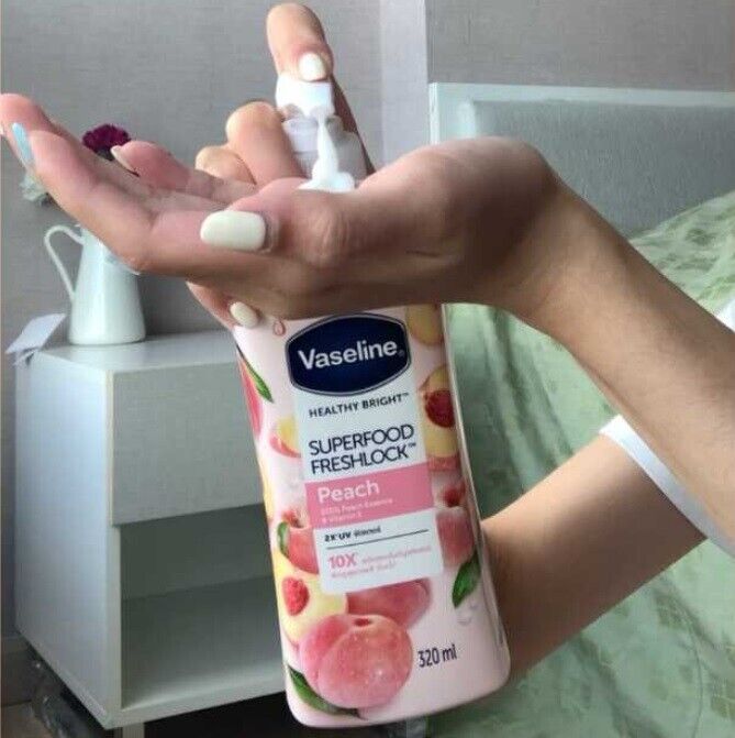 Vaseline%20Superfood%20Freshlock%20Peach%20Body%20Lotion,%20320%20ml%20-%20Image%206