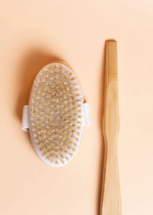 Bamboo%20Dry%20Brush%20-%20Detox%20Dry%20Body%20Brush%20with%20a%20Long%20Detachable%20Handle%20-%20Image%203