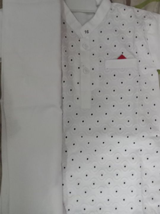 White%20kameez%20shalwar%20with%20emboss%20design%20cotton%20fabric%20and%20stylish%20pocket%20-%20Image%204