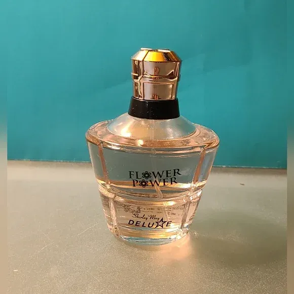 Shirley%20May%20Deluxe%20%0AFlower%20Power%0A100%20ML%20Perfume%20-%20Image%203