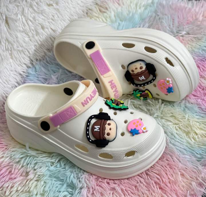 New%20Premium%20EVA%20Thick-Sole%20Comfort%20Lightweight%20Soft%20Cushion%20Slip-On%20Shoes%20Clogs%20Sandals%20with%20Cute%20Decorative%20Charms%20-%20Image%203