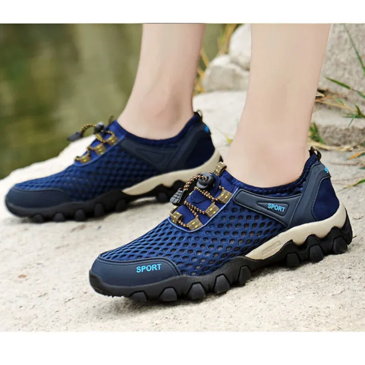 Fashion%20Hiking%20Shoes,%20Suitable%20for%20Hiking%20in%20the%20Mountains,%20Comfortable%20to%20Wear.%20Soft%20Soles%20with%20Good%20Grip.%20-%20Image%209